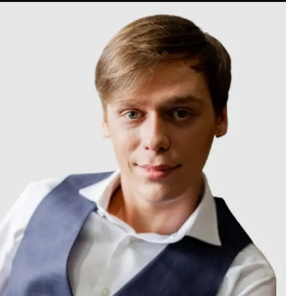 TRNH (Viktors Taranuha, Anfitrión de Esports) TRNH (Viktors Taranuha, Anfitrión de Esports)